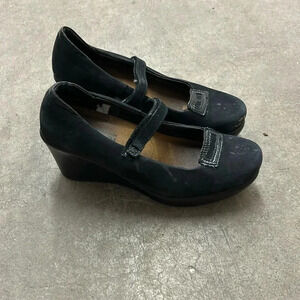 Naot  Mary janes